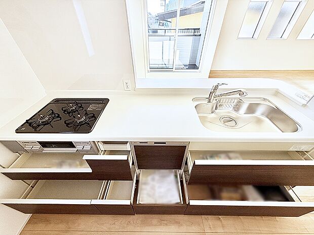 ■シンプルで機能的、毎日使いやすいキッチン