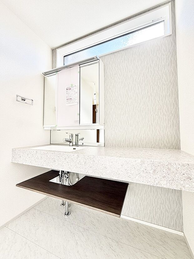 ■明るい洗面所は毎朝の歯磨きも楽しくできちゃいそうです♪