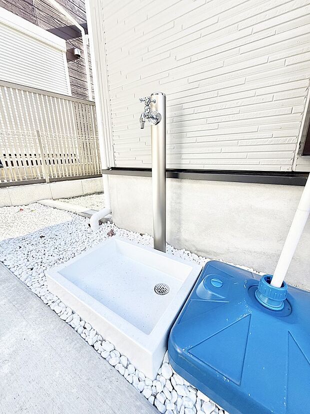 ■ガーデニングや洗車などの際に大活躍な屋外立水栓  