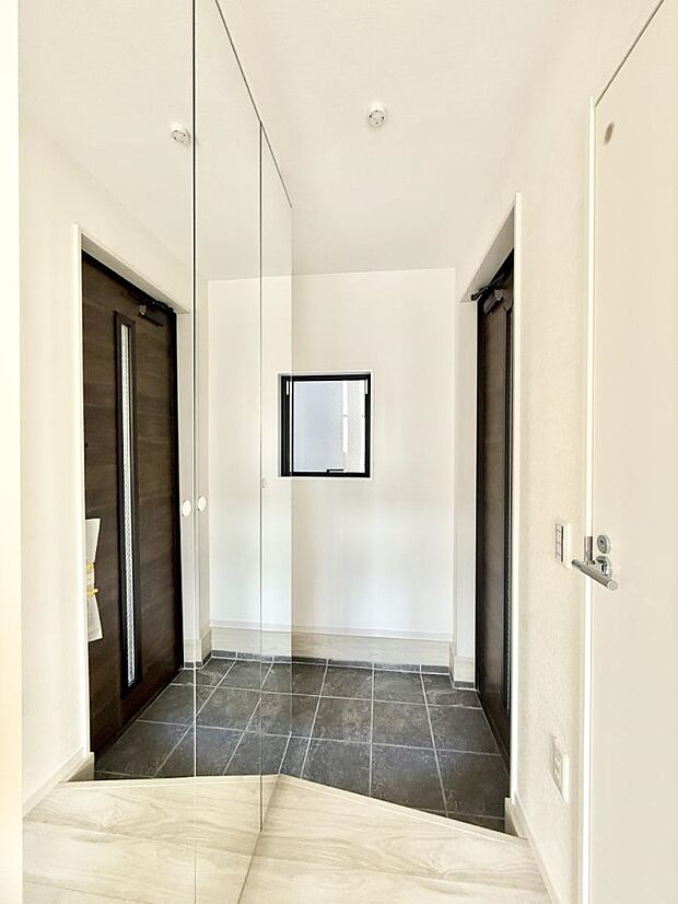 ■ シンプルで美しく、快適な暮らしの入り口