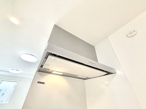 ■調理時の蒸気や匂いが換気扇に誘導され、効率的に排煙ができます。