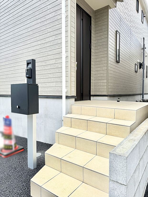 ■ シンプルで美しく、住まいの第一印象を彩る玄関です