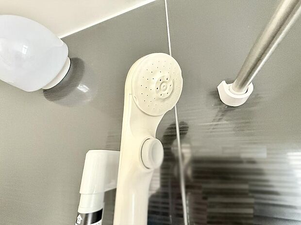 ■わざわざシャワー水栓のレバーまで手を伸ばす必要がなく、簡単に止水できる