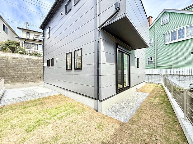 ■季節の移ろいを感じられる、落ち着いた雰囲気の屋外空間