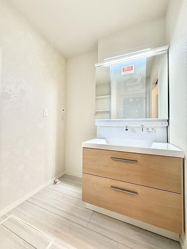 ■明るい洗面所は毎朝の歯磨きも楽しくできちゃいそうです♪