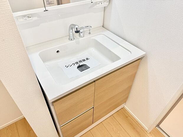 ■細かい部分まで洗いやすく便利なハンドシャワー付き