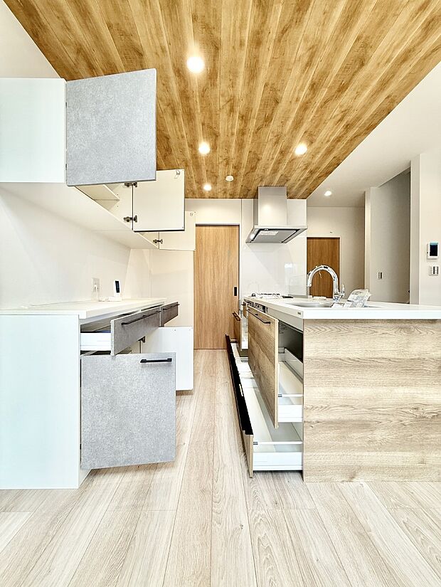 ■家族の絆を深める、温もりのあるキッチン