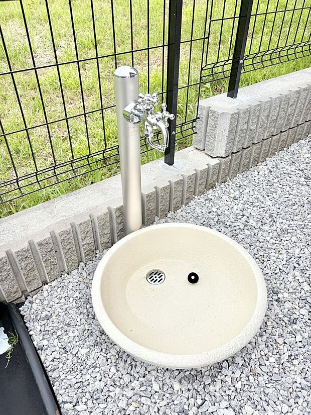 1号棟 ■ガーデニングや洗車などの際に大活躍な屋外立水栓