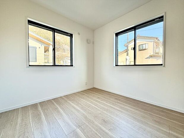 2号棟 ■落ち着いた色合いのお部屋で穏やかな時間を楽しめます
