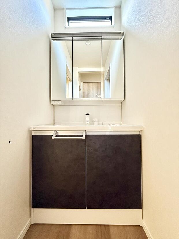 ■明るい洗面所は毎朝の歯磨きも楽しくできちゃいそうです♪