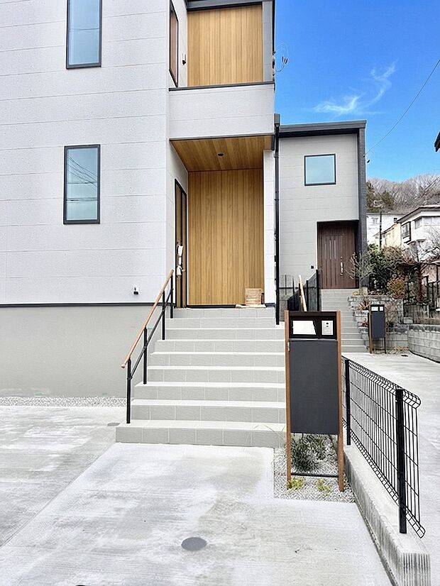 1号棟 ■ シンプルで美しく、住まいの第一印象を彩る玄関です