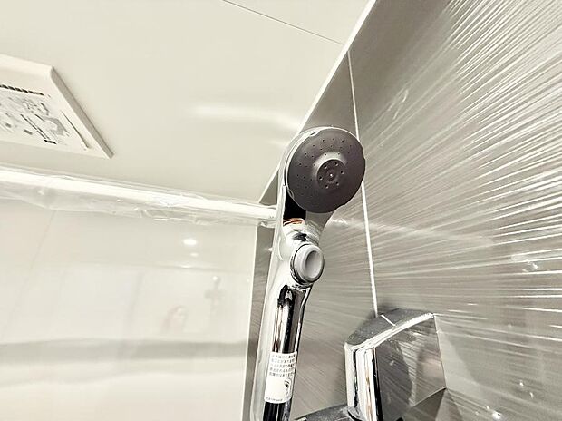 ■わざわざシャワー水栓のレバーまで手を伸ばす必要がなく、簡単に止水できる