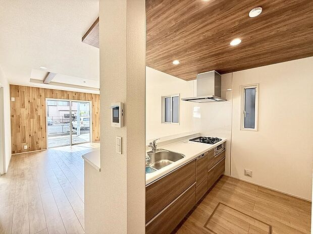 ■家族の絆を深める、温もりのあるキッチン