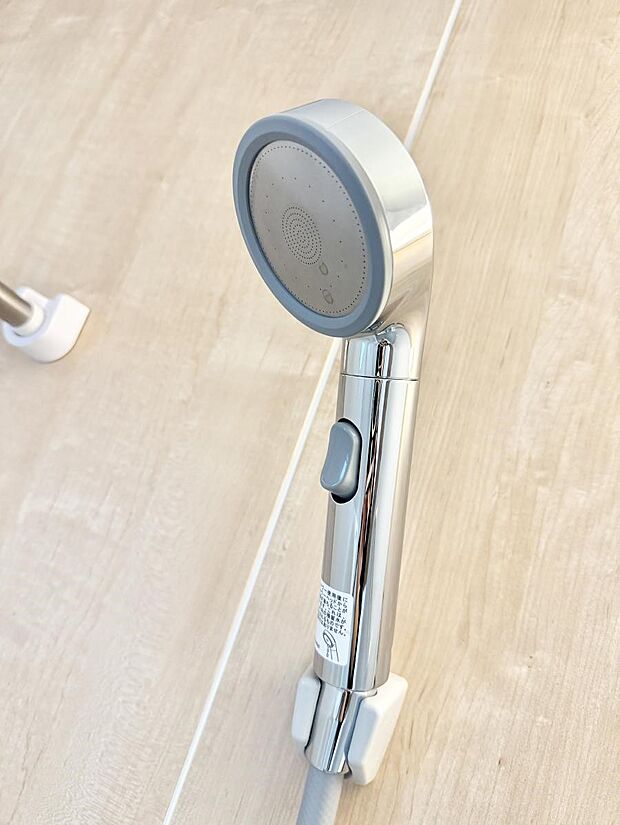 ■手元で簡単に止水できるため、水の無駄遣いを減らすことができます。