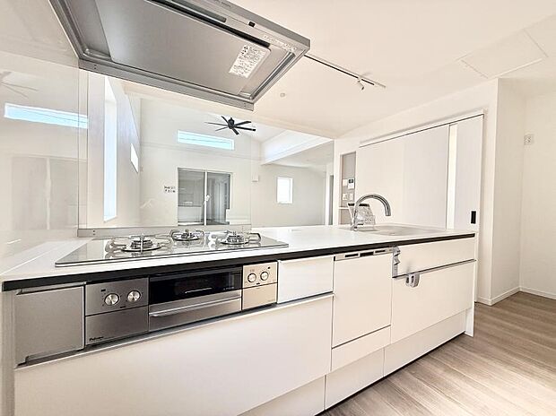 ■シンプルで美しく心地よい時間を生むキッチン空間