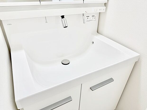 ■細かい部分まで洗いやすく便利なハンドシャワー付き