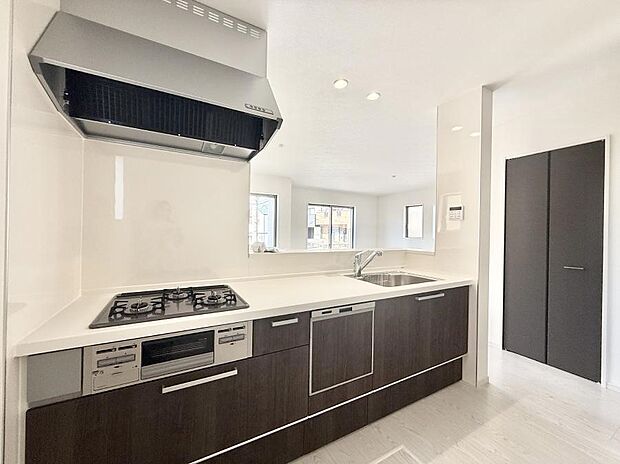 ■シンプルで機能的、毎日使いやすいキッチン