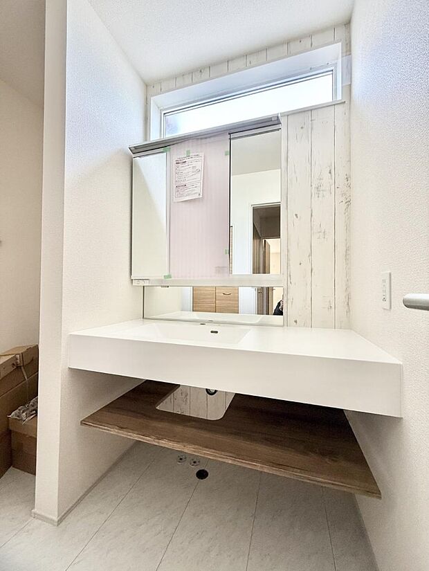 ■明るい洗面所は毎朝の歯磨きも楽しくできちゃいそうです♪