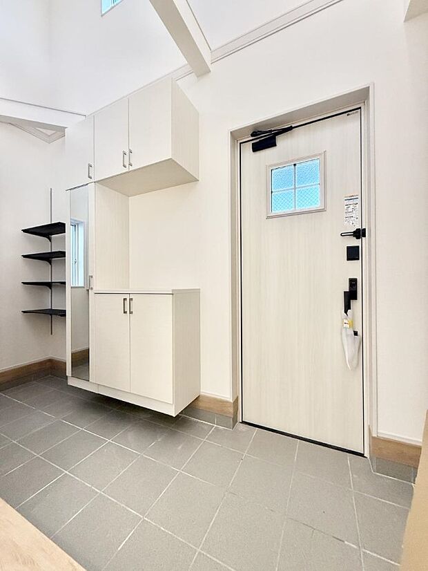 ■ 毎日を気持ちよく迎える、明るく温もりのある玄関