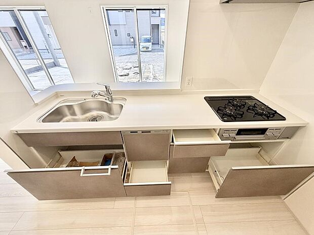 ■シンプルで機能的、毎日使いやすいキッチン