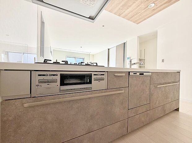 ■シンプルで機能的、毎日使いやすいキッチン