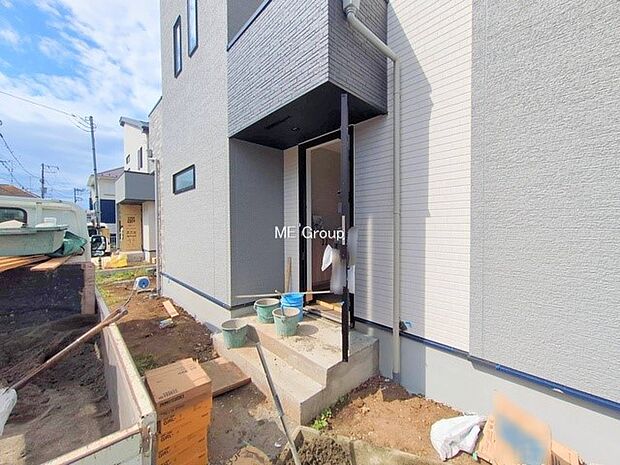 ■ シンプルで美しく、住まいの第一印象を彩る玄関です