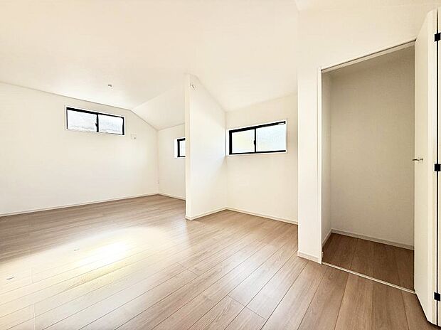 2号棟 ■落ち着いた色合いのお部屋で穏やかな時間を楽しめます