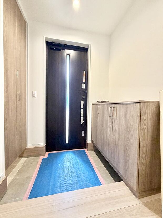 ■ 毎日を気持ちよく迎える、明るく温もりのある玄関