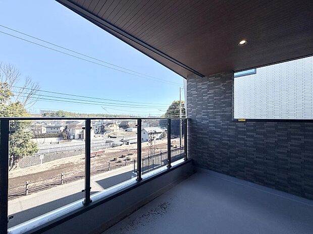 ■ 心地よい風と光を感じる、くつろぎのバルコニー