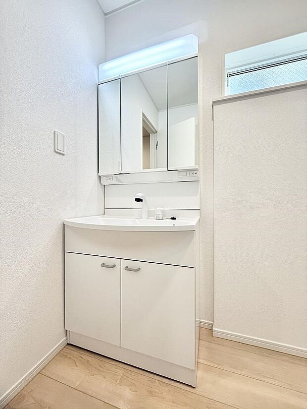 ■明るい洗面所は毎朝の歯磨きも楽しくできちゃいそうです♪