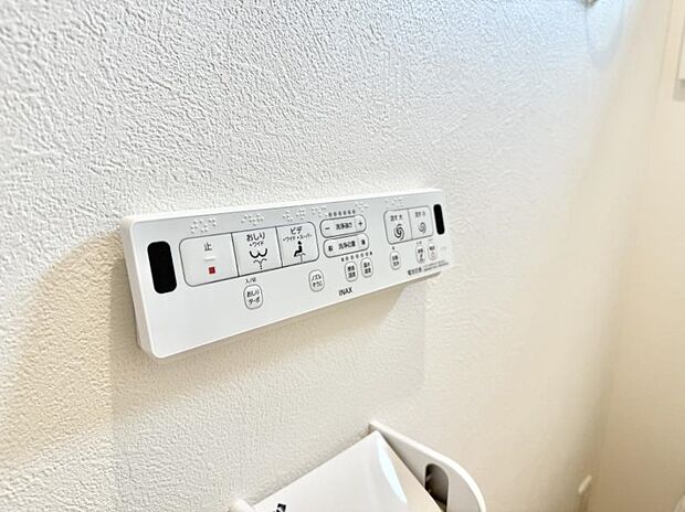 ■温水洗浄で快適、清潔感が保たれるシャワートイレ