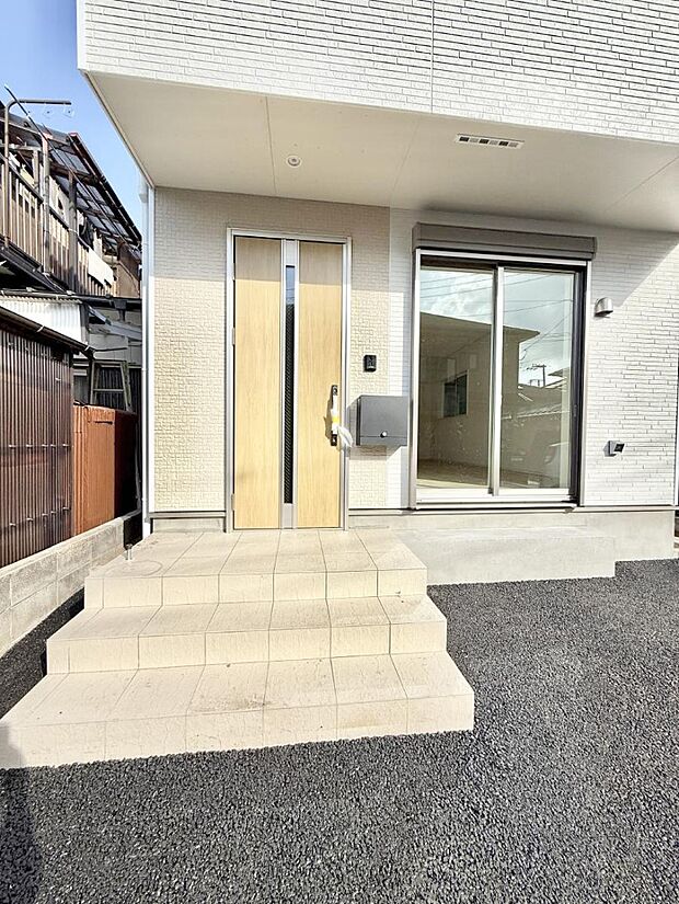 ■ 心地よい暮らしへとつながる、温かい玄関