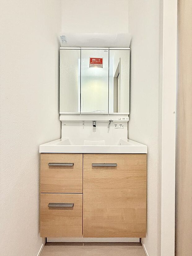 ■明るい洗面所は毎朝の歯磨きも楽しくできちゃいそうです♪