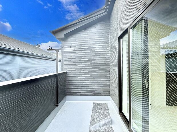 ■ 自然を身近に感じる、開放的なバルコニー