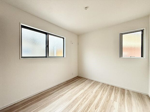 2号棟 ■落ち着いた色合いのお部屋で穏やかな時間を楽しめます
