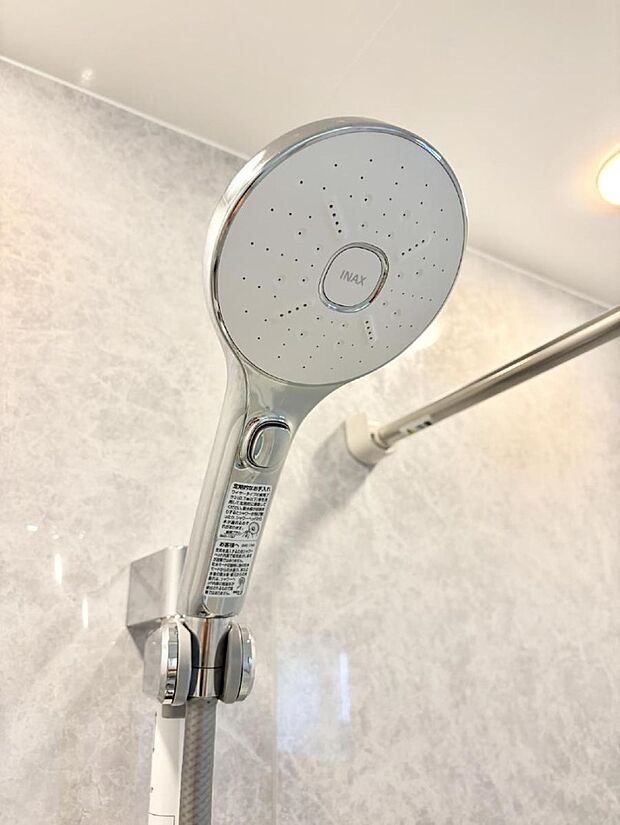 ■手元で簡単に止水できるため、水の無駄遣いを減らすことができます。