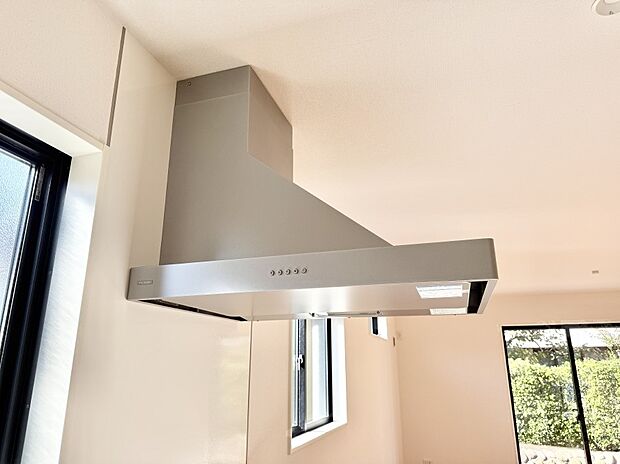 ■調理時の蒸気や匂いが換気扇に誘導され、効率的に排煙ができます。