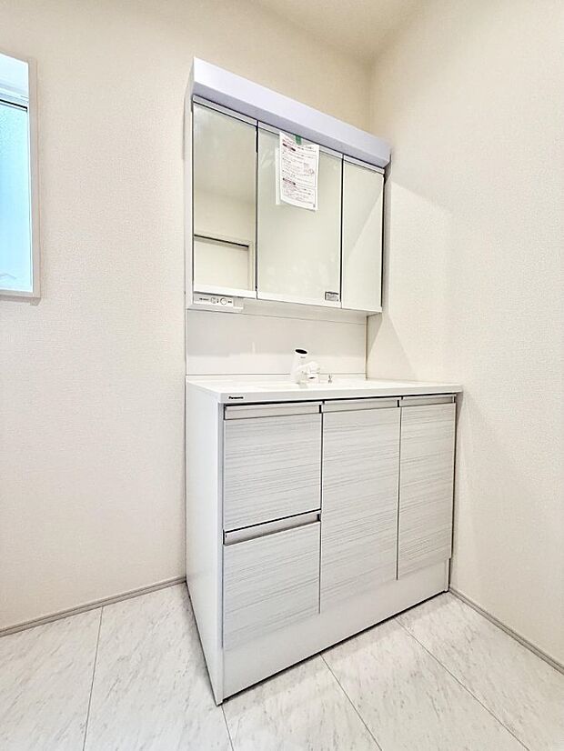 ■明るい洗面所は毎朝の歯磨きも楽しくできちゃいそうです♪