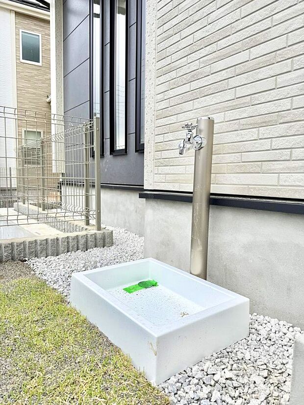 ■ガーデニングや洗車などの際に大活躍な屋外立水栓