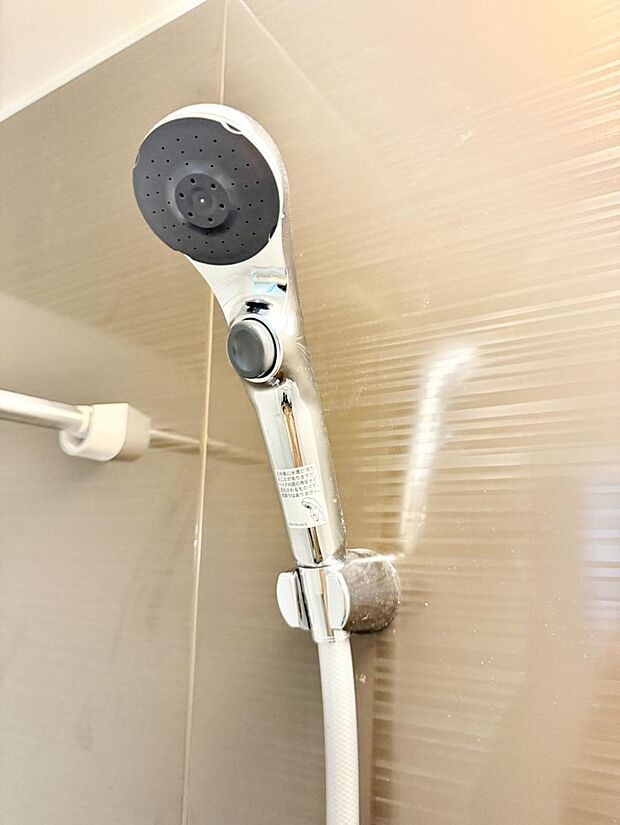 ■手元で簡単に止水できるため、水の無駄遣いを減らすことができます。