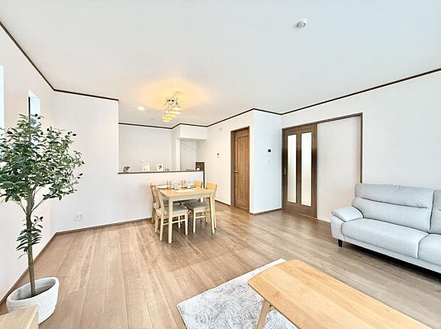 ■くつろぎと笑顔が集まる、心温まるリビング