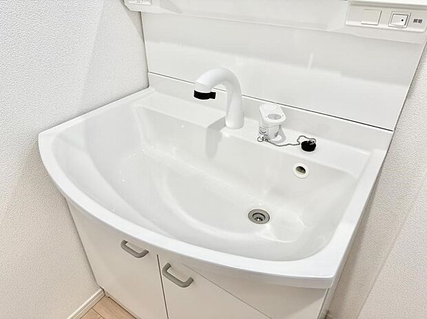 ■細かい部分まで洗いやすく便利なハンドシャワー付き