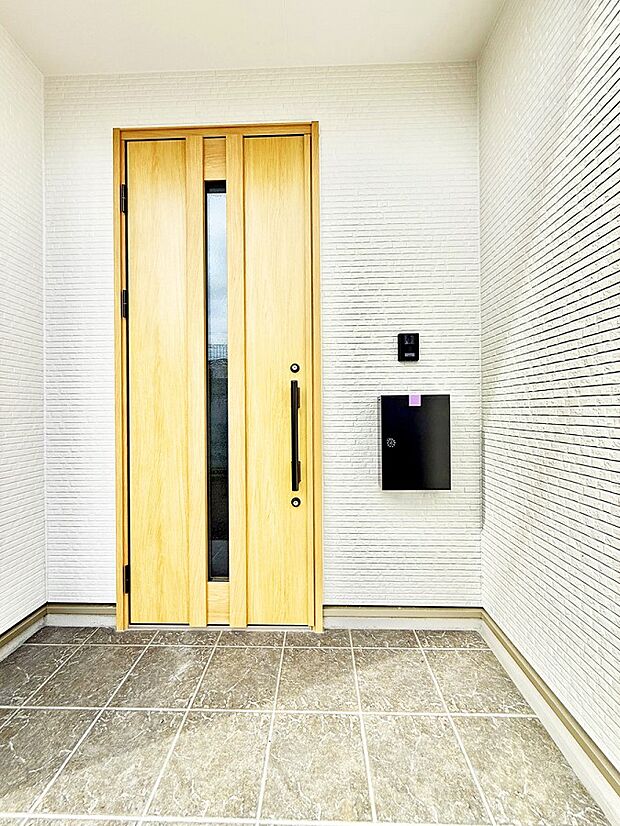 ■ 家族とゲストをやさしく迎える、心温まる玄関