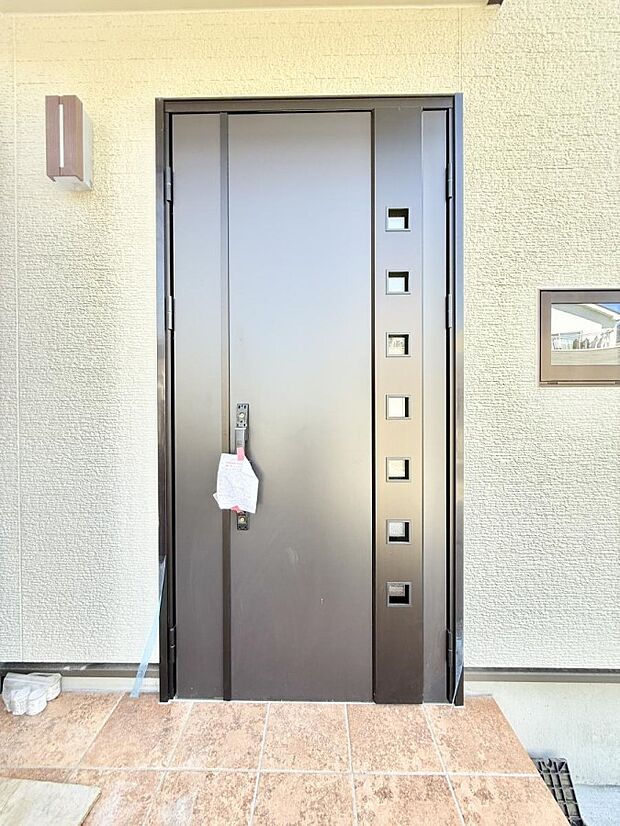 ■ 心地よい暮らしへとつながる、温かい玄関