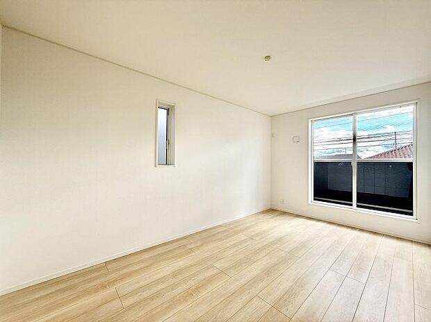 ■シンプルな空間で、収納付きベッドやデスクなど、多機能な家具を活用しやすいです