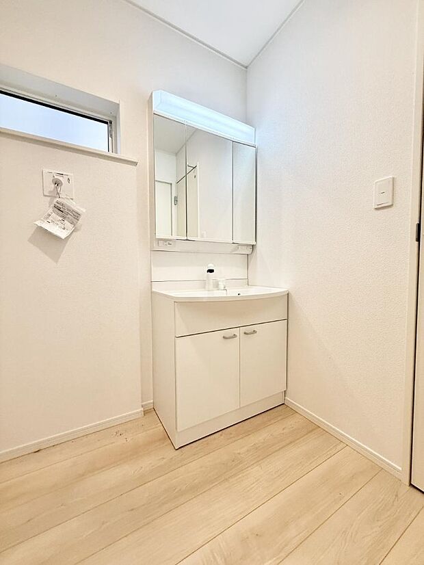 ■明るい洗面所は毎朝の歯磨きも楽しくできちゃいそうです♪