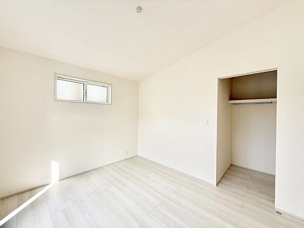 ■シンプルな空間で、収納付きベッドやデスクなど、多機能な家具を活用しやすいです