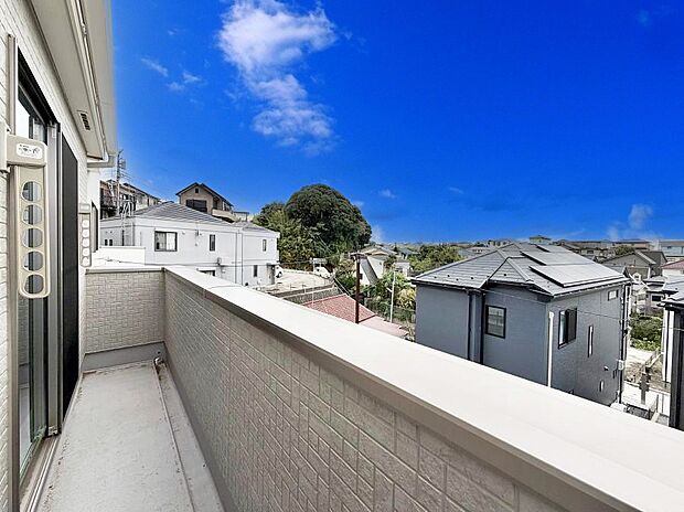 ■ 季節の移ろいを感じられる開放的な空間です