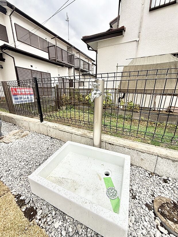 ■ガーデニングや洗車などの際に大活躍な屋外立水栓  