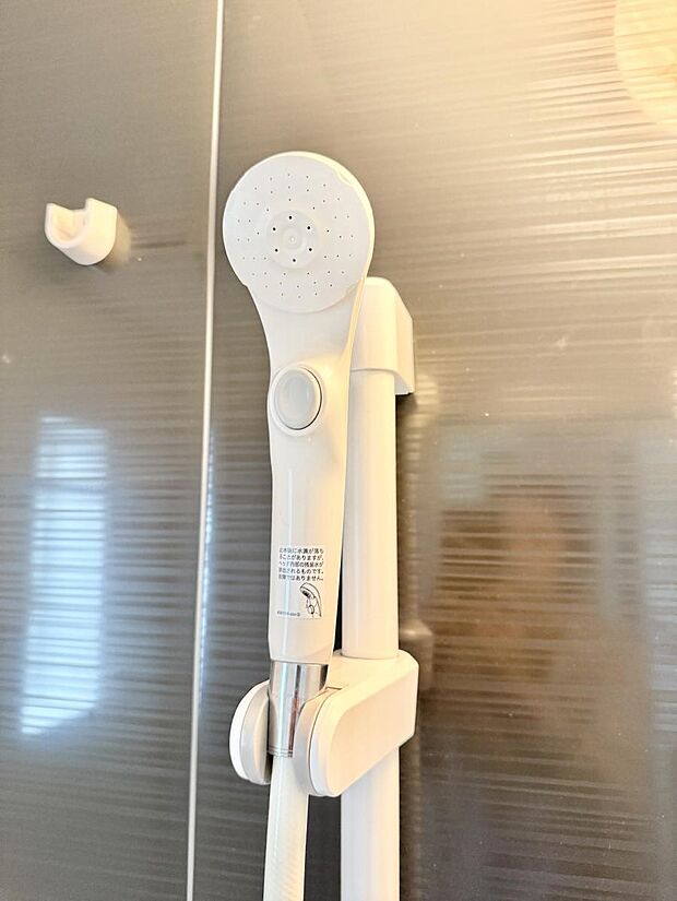 ■手元で簡単に止水できるため、水の無駄遣いを減らすことができます。